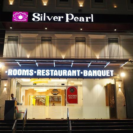 Hotel Silver Pearl Alīgarh Extérieur photo