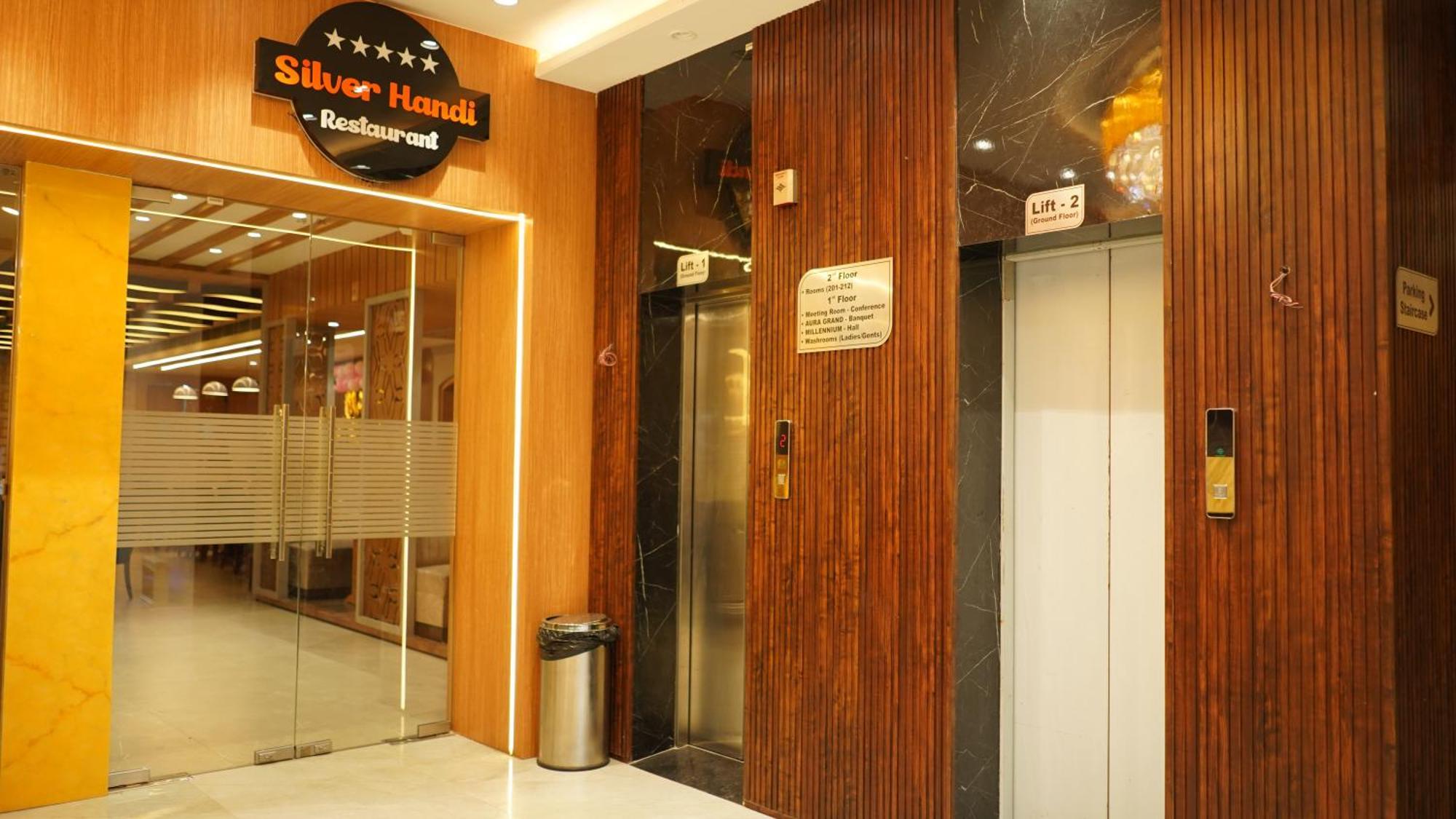 Hotel Silver Pearl Alīgarh Extérieur photo