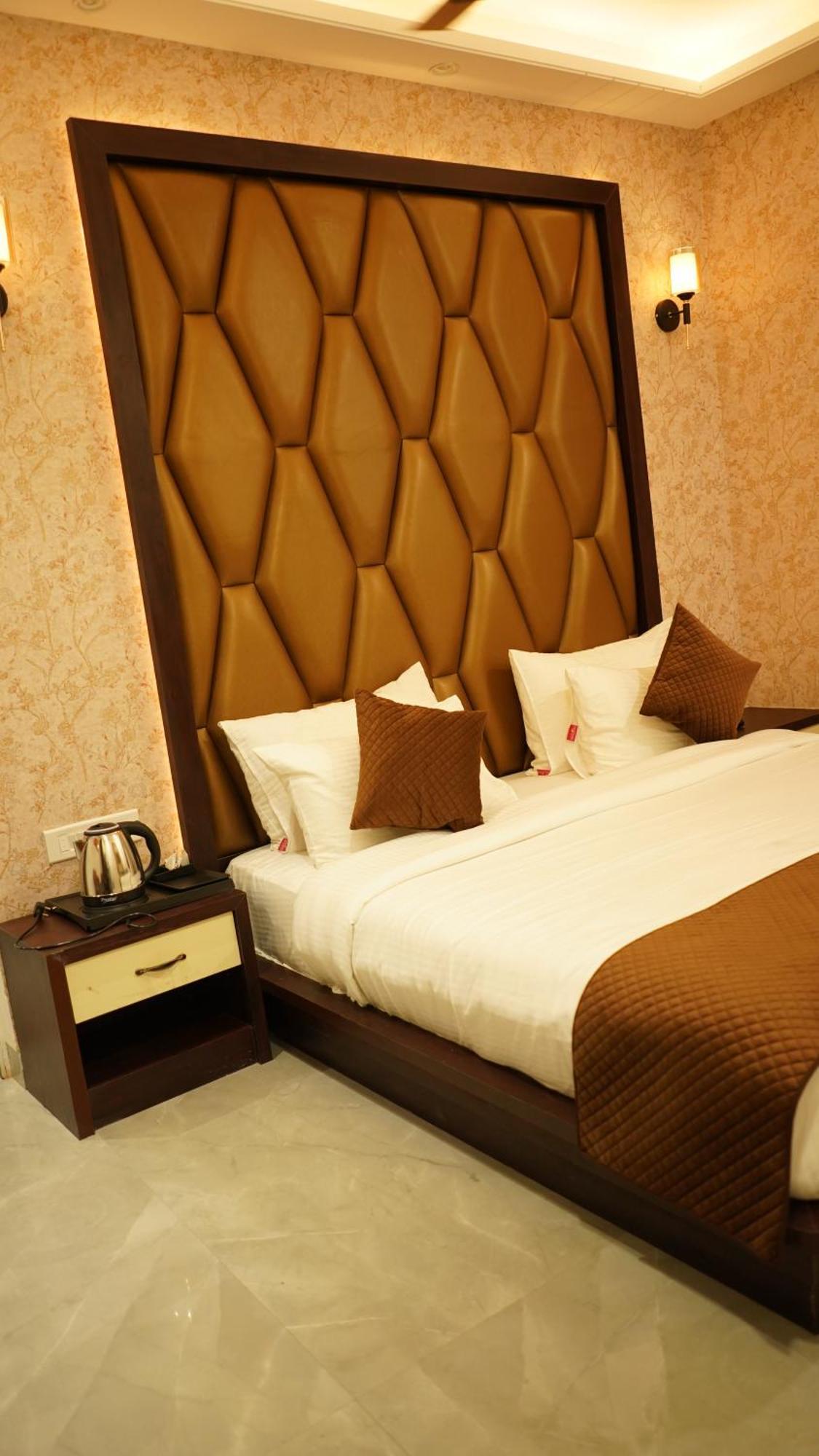 Hotel Silver Pearl Alīgarh Extérieur photo