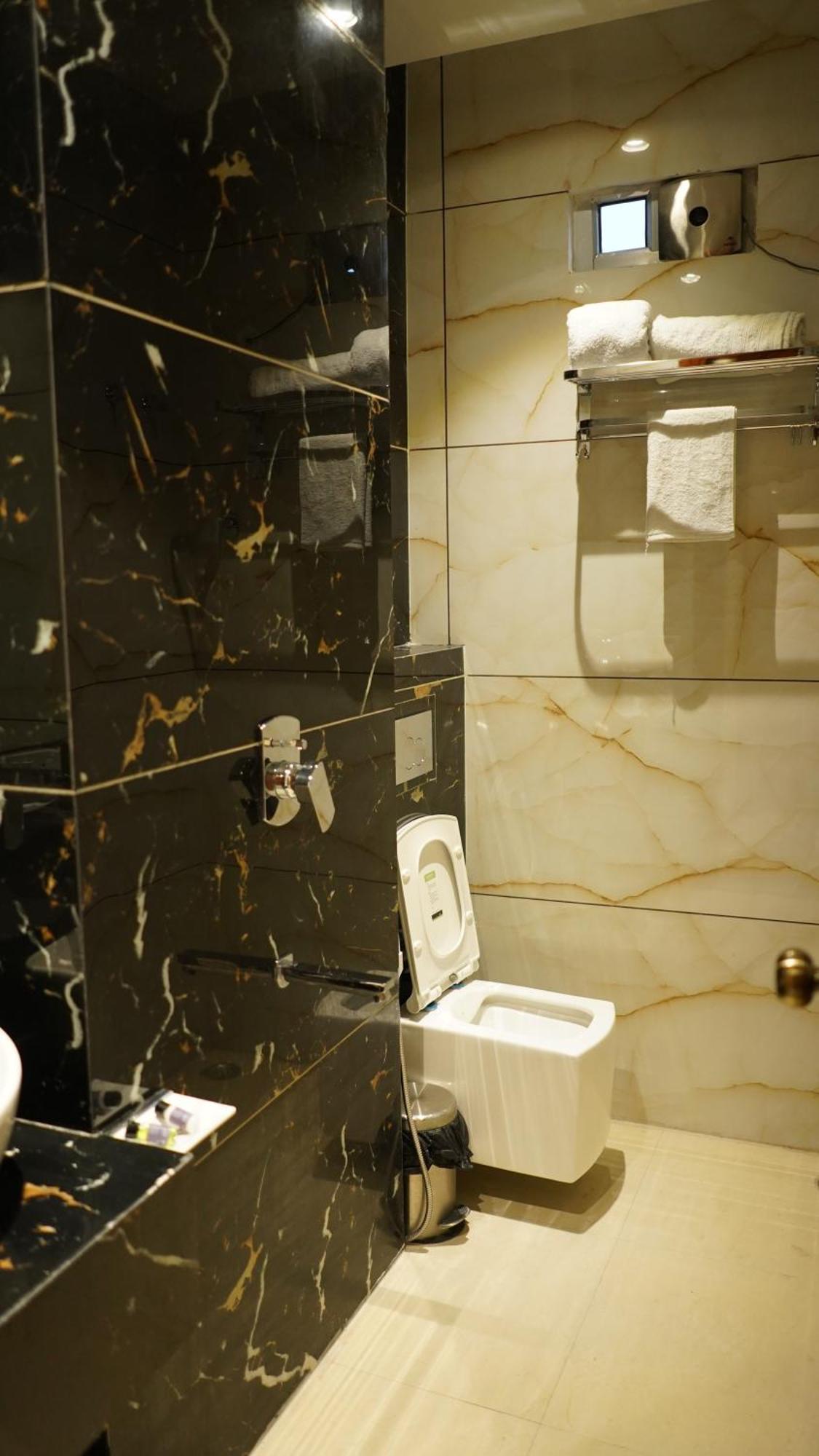 Hotel Silver Pearl Alīgarh Extérieur photo