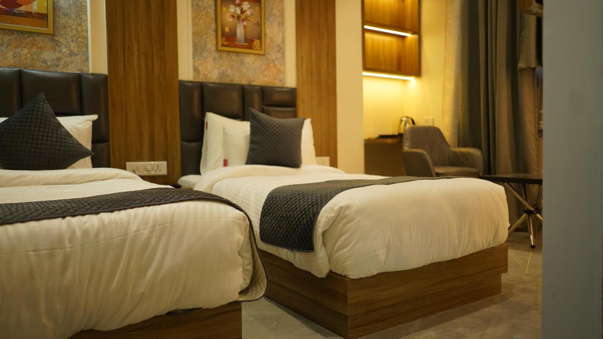 Hotel Silver Pearl Alīgarh Extérieur photo