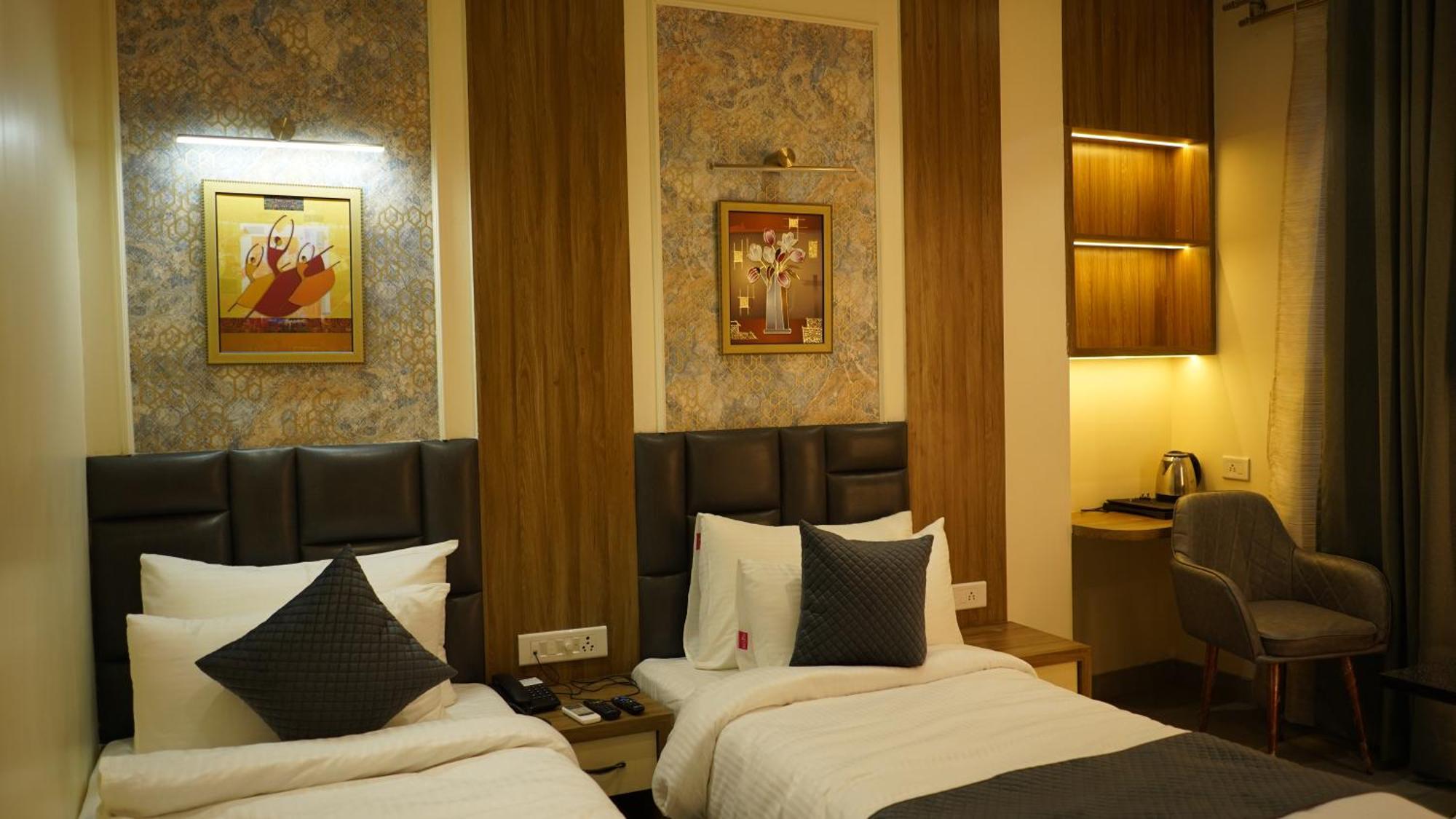 Hotel Silver Pearl Alīgarh Extérieur photo